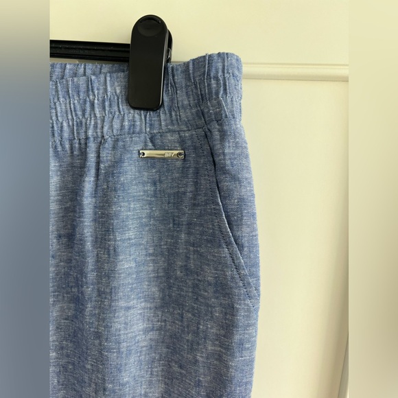 NWOT Jones New York Signature capri pants. Stretch waist. Easy wear.Comfortable. - Picture 7 of 12